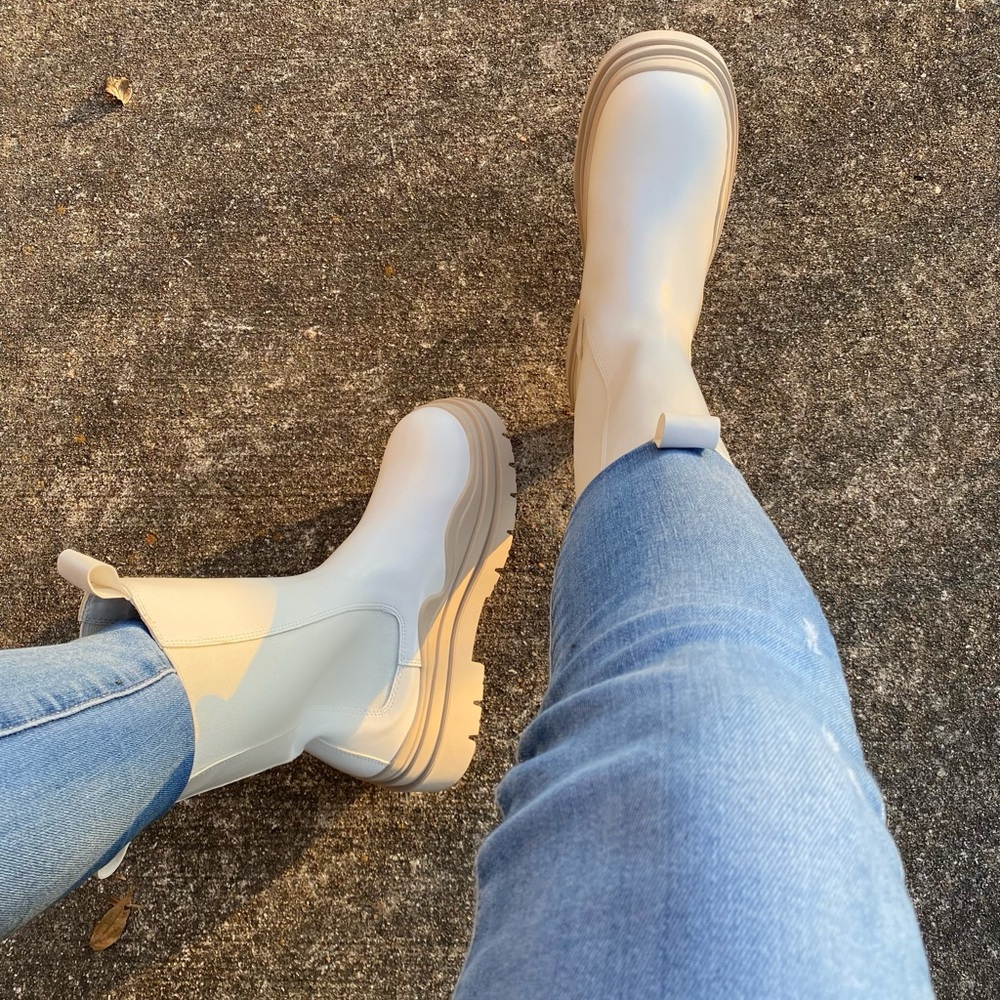 Bonnie 🤍😍 - Picture 2 of 3